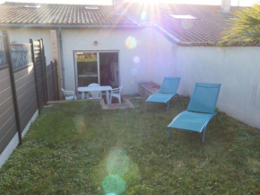 Maison rénovée 4 pers. avec jardin et PARKING - FR-1-738-34